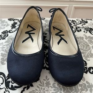 Anne Klein ballet flat. Navy blue. Size 6. Laced heel. Worn once